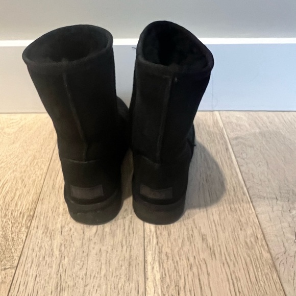 UGG classic short boot II - Picture 6 of 9